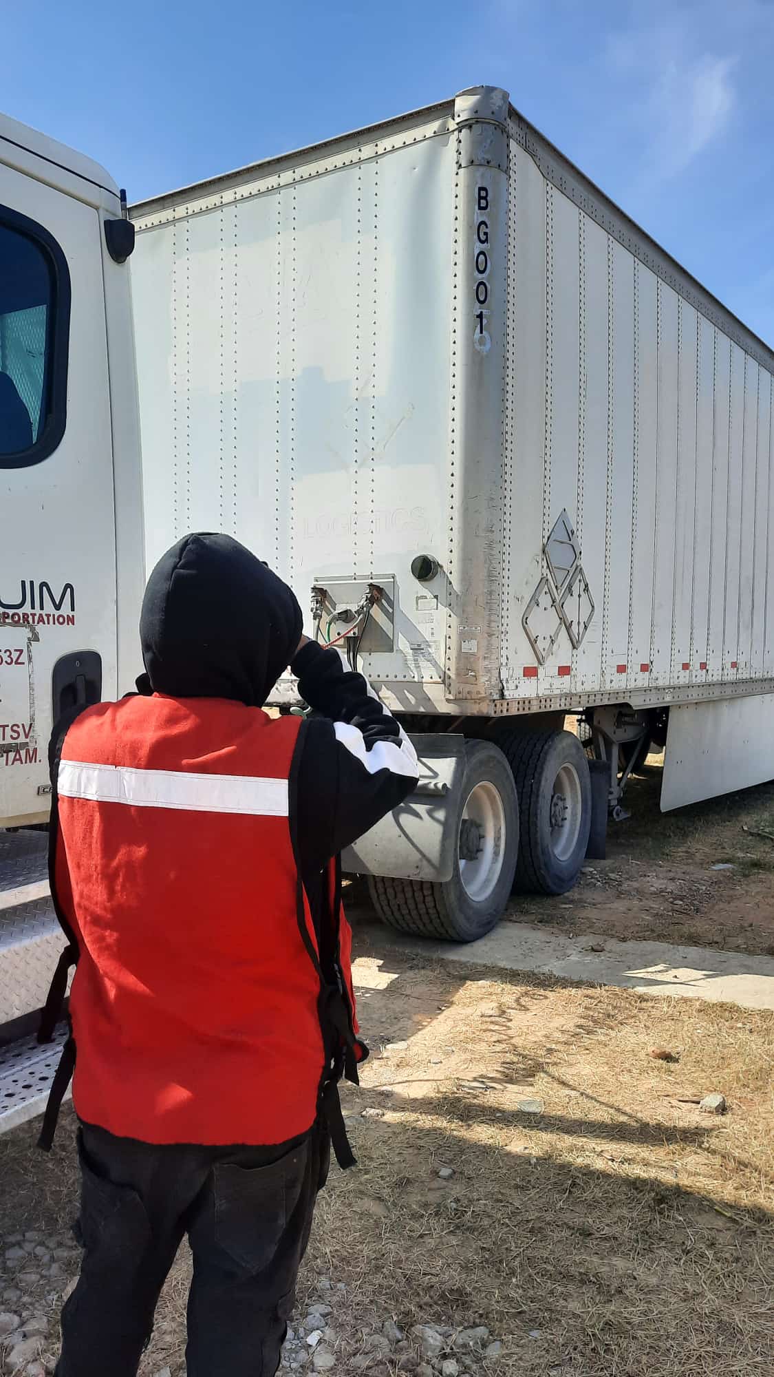 Security guard using Bliitze Interchange app
